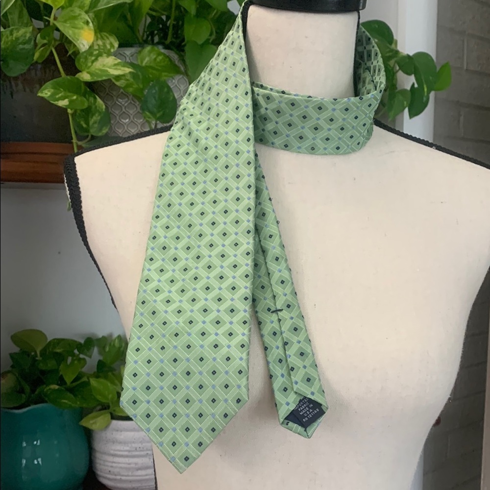 Nautica Lime Green 100% silk tie made in USA diamond pattern 59" EUC